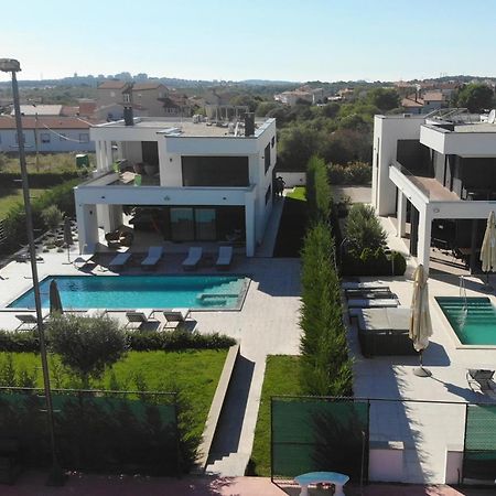Villa Ula In Pula With Heated Pool And Sauna Eksteriør billede