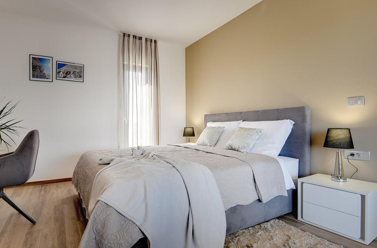 Villa Ula In Pula With Heated Pool And Sauna Eksteriør billede