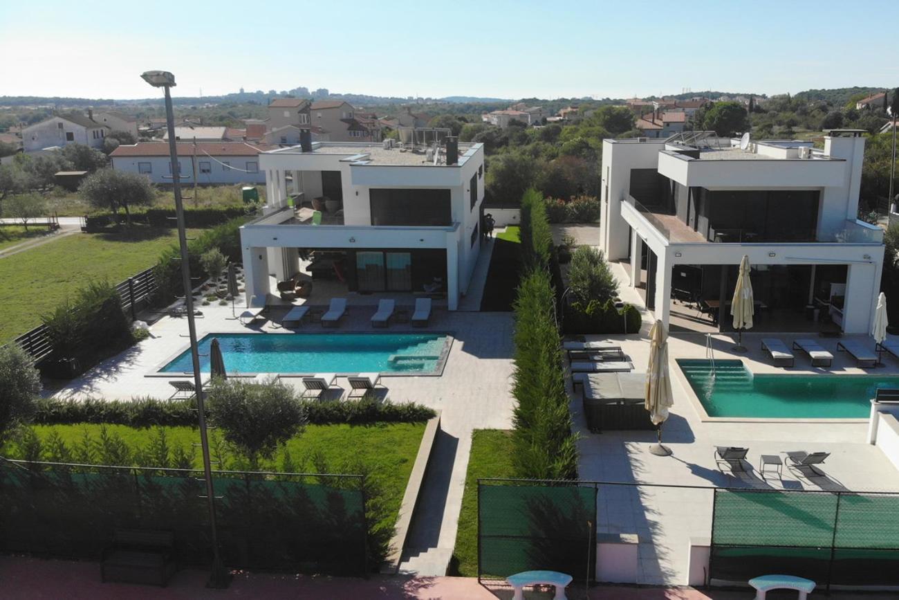 Villa Ula In Pula With Heated Pool And Sauna Eksteriør billede