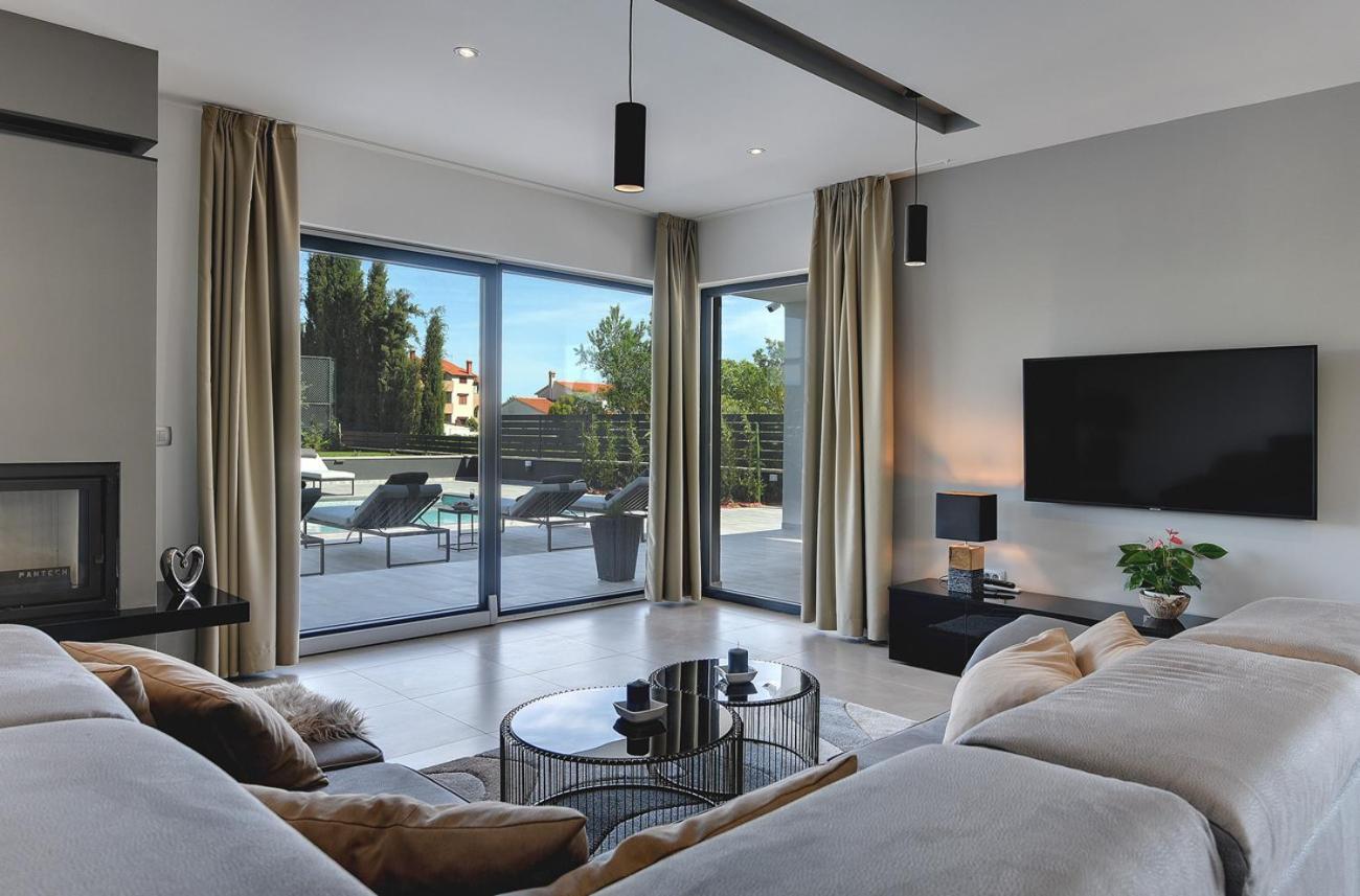 Villa Ula In Pula With Heated Pool And Sauna Eksteriør billede