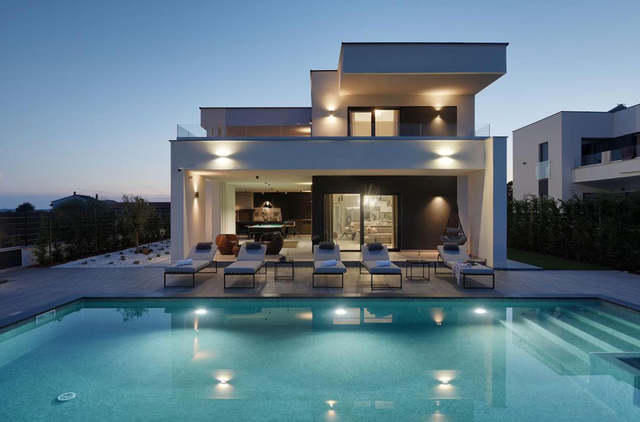 Villa Ula In Pula With Heated Pool And Sauna Eksteriør billede