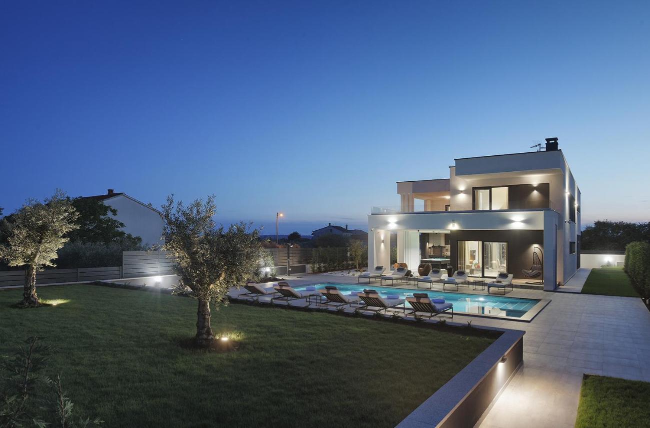 Villa Ula In Pula With Heated Pool And Sauna Eksteriør billede